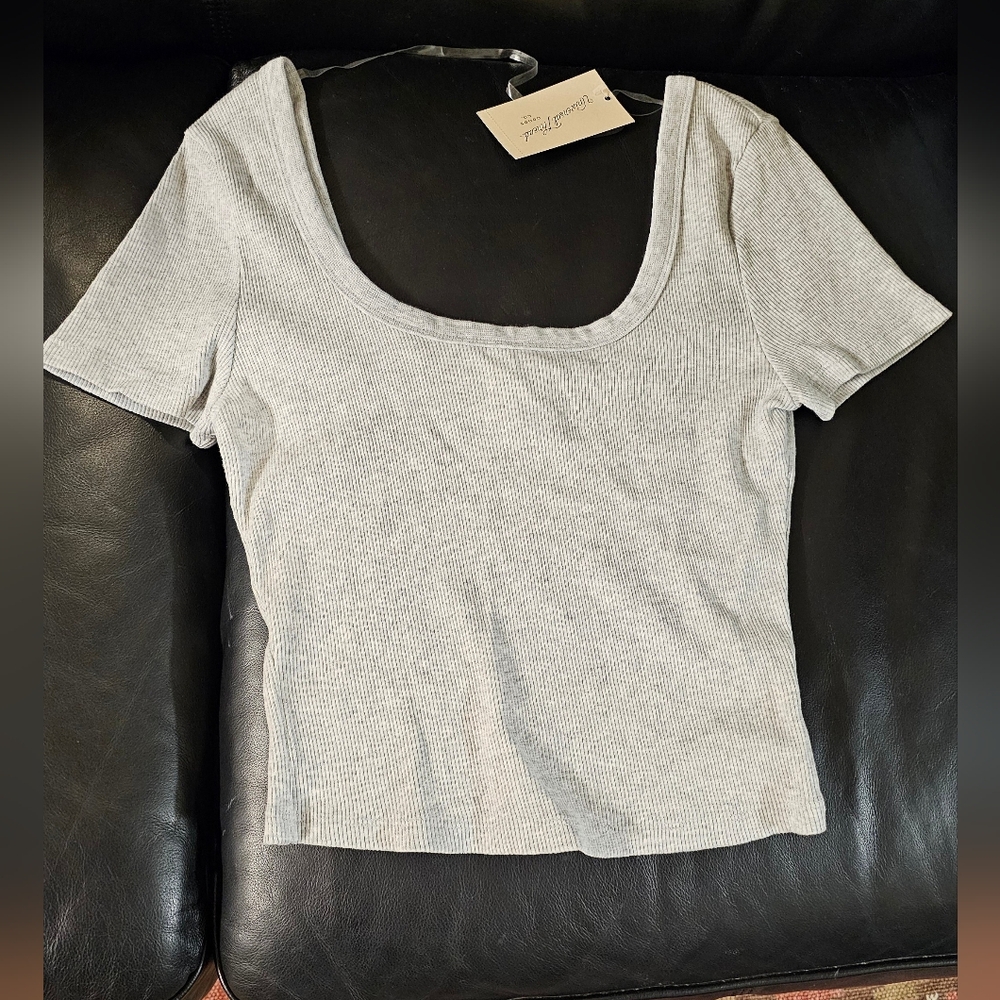 Universal Thread Scoop Neck Ribbed Grey Fitted Crop T-Shirt Size Small NWT